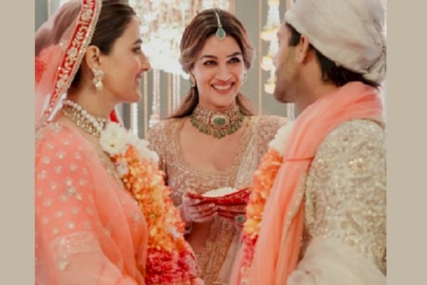 Kriti Sanon shares how her three pet dogs were also a part of sister Nupur Sanon's wedding reception