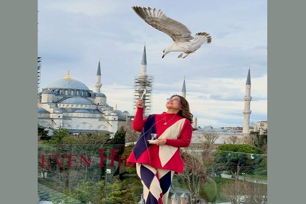 Hina Khan soaks in Istanbul mornings with birds, breakfast and history