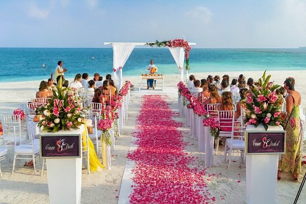 Beach Wedding Essentials and Planning Tips