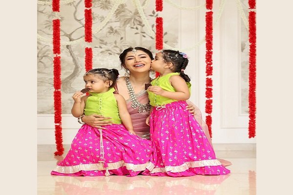 Debinna Bonnerjee's little munchkins surprise her with a special Valentine's Day gift