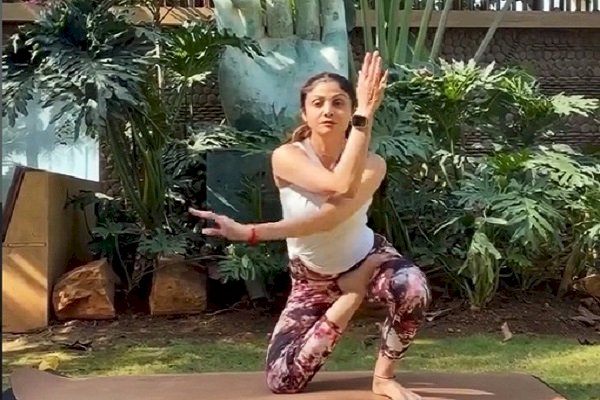 Shilpa Shetty says ‘If one can hold the Vatayansana pose, then can definitely handle Monday’