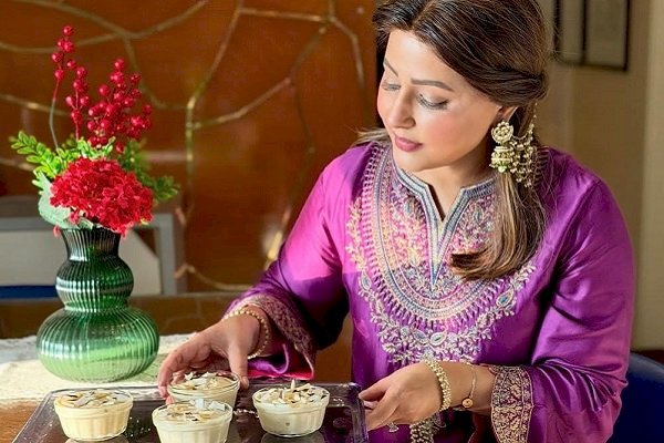 Hina Khan treats fans to lip-smacking chaat delights