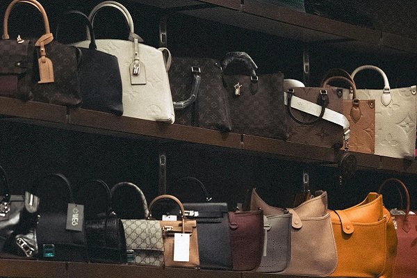 Shopping for Handbags: A Complete Guide to Style, Function, and Smart Buying