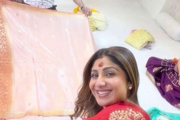 Shilpa Shetty goes ‘saree bingeing’ in Banaras