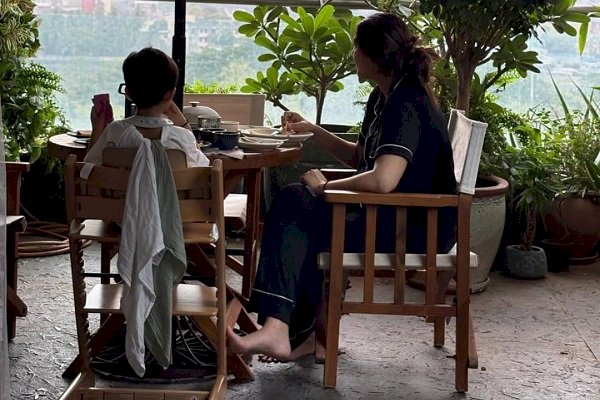 Sonam Kapoor says ‘life is a dream’ as she shares pictures of Vayu, Anand cradling newborn son