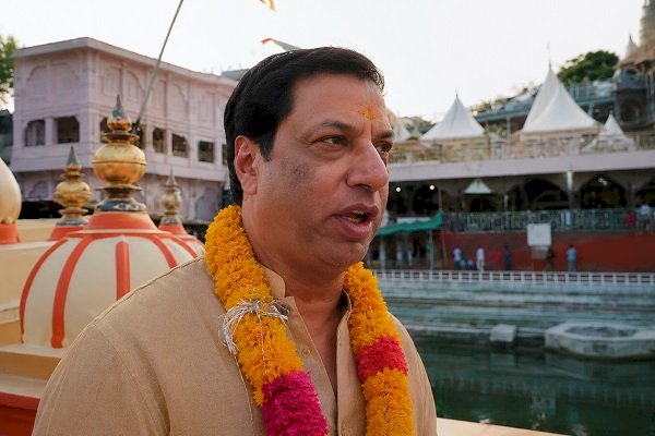 Madhur Bhandarkar offers prayers at Mahakaleshwar Temple: Have strong connection with Mahakaal