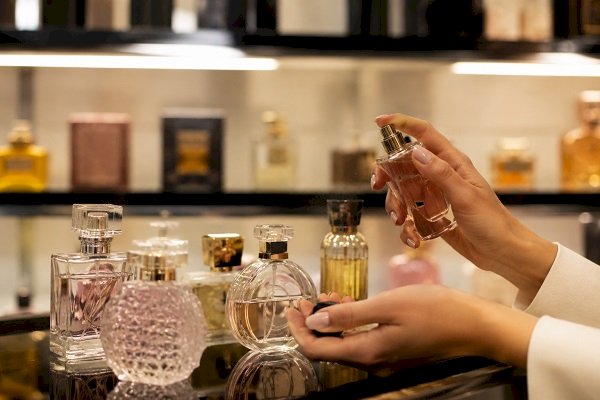 Perfume Buying Guide: How to Choose the Perfect Fragrance