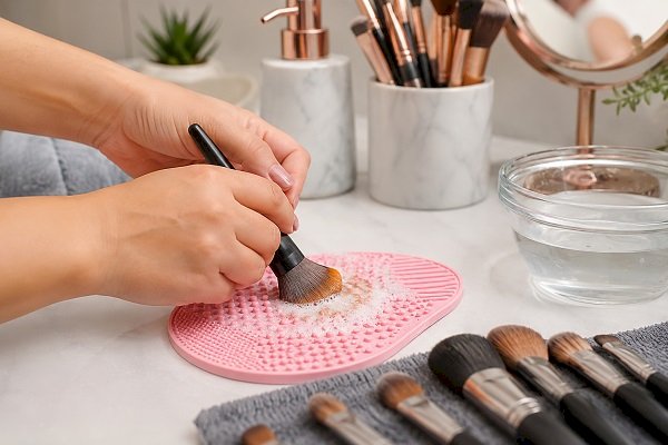 Makeup Brush Cleaning Guide: How to Keep Your Brushes Fresh, Hygienic, and Long-Lasting