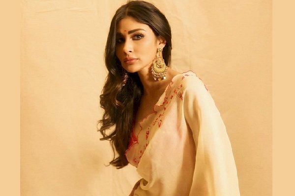 Mouni Roy celebrates her love for sarees with elegant traditional look