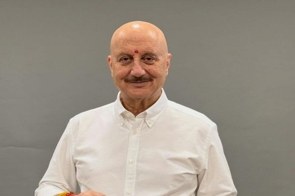 Anupam Kher gets emotional on Friendship Day, says true friends bring strength and comfort