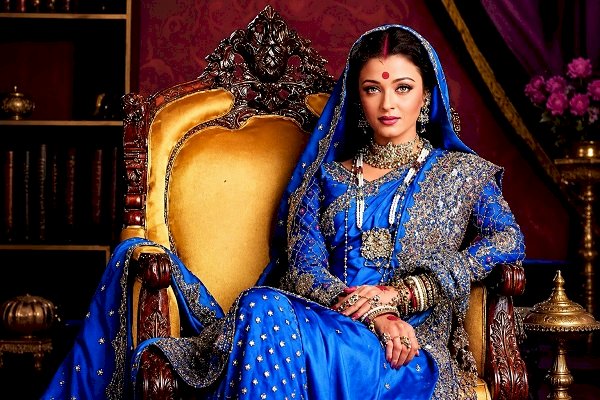 Aishwarya Rai Bachchan, SRK and Madhuri Dixit's 'Devdas' redefined costume design
