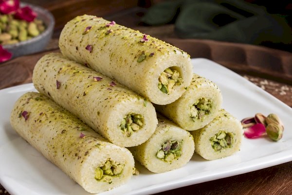 Easy Mawa Pista Roll Recipe: A Rich and Delicious Indian Mithai