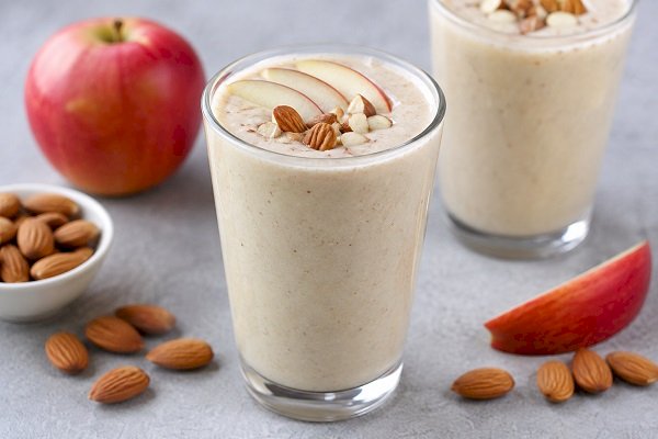 Apple Almond Shake – Healthy, Creamy & Refreshing Recipe