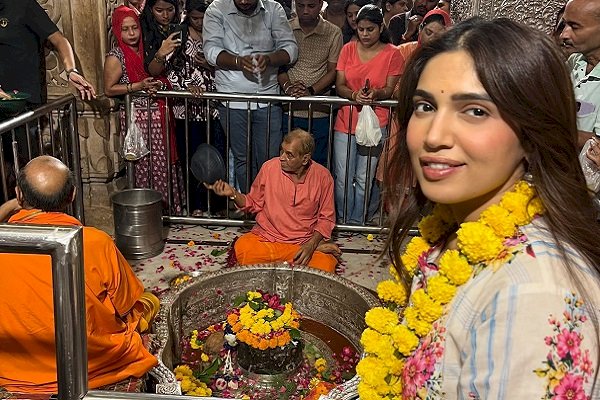 Bhumi Pednekkar offers prayers at the Achaleshwar Mahadev Mandir in Gwalior