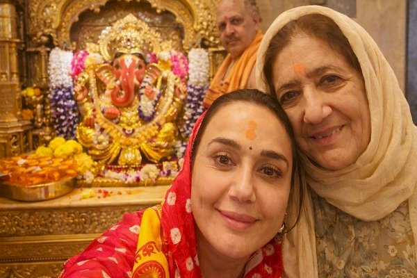 Preity Zinta recalls a heartwarming visit to Siddhivinayak temple with mom on Ganesh Chaturthi