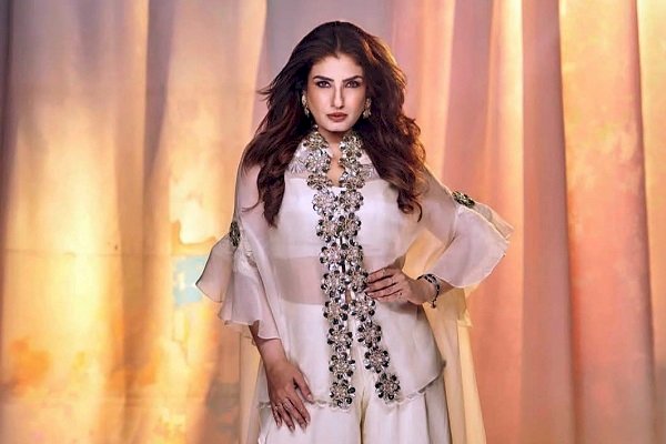 Raveena Tandon recalls juggling six film sets in a day with Karisma Kapoor in the 90s