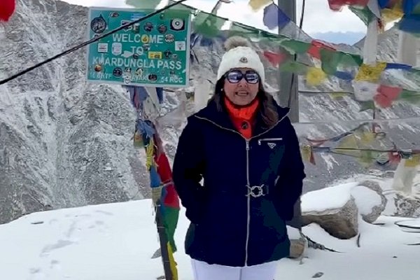Hina Khan explores Khardung La in Ladakh, says she is ‘almost 18,000 feet above sea level’
