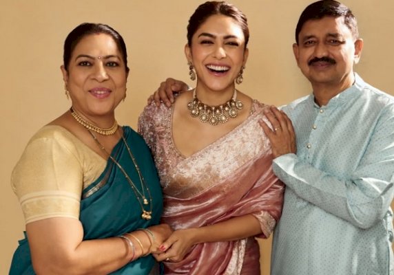 Mrunal Thakur shares family pic with parents, calls herself their ‘beloved daughter