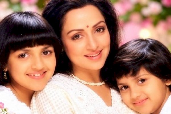 Hema Malini calls Esha and Ahana her 'treasures' on Daughter’s Day