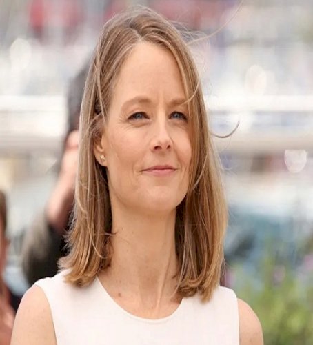 Jodie Foster takes home Primetime Emmy trophy for Outstanding Lead Actress in a Limited or Anthology Series