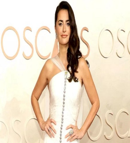 97th Oscars: Penelope Cruz slays red carpet in white silk chiffon gown