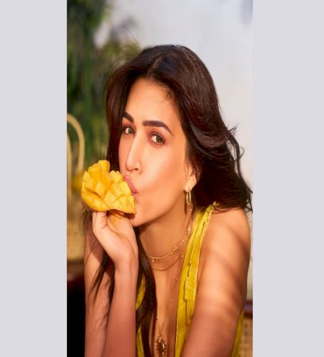 Kriti Sanon reveals her 'favorite season is here'