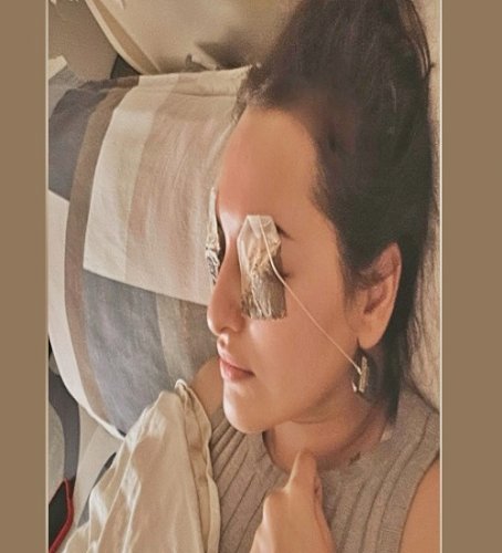 Sonakshi Sinha enjoys some shut eye with hubby Zaheer Iqbal's tea bags