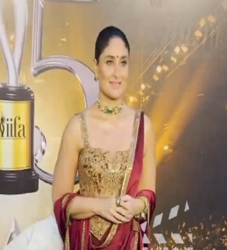 Kareena brings out her inner Poo once again for IIFA performance