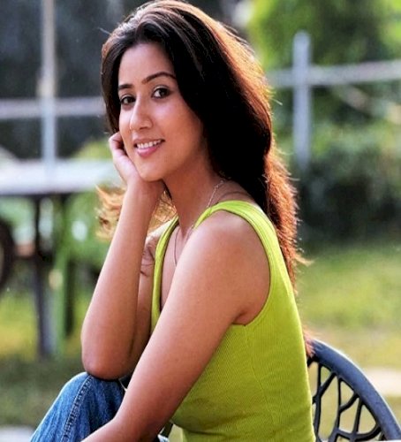 From cotton clothes to oversized tees: Diksha Dhami talks about summer fashion