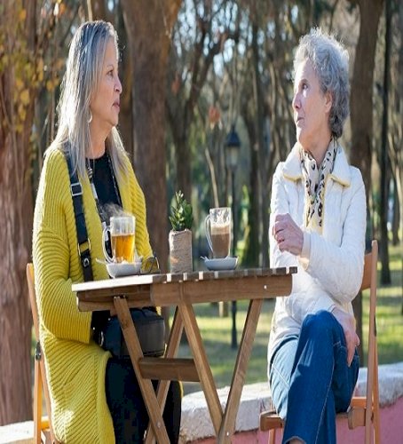 Drink black tea, eat berries, apples to age healthy