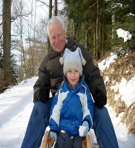 Travel with Grandpa: A Journey of Stories, Wisdom, and Unforgettable Moments