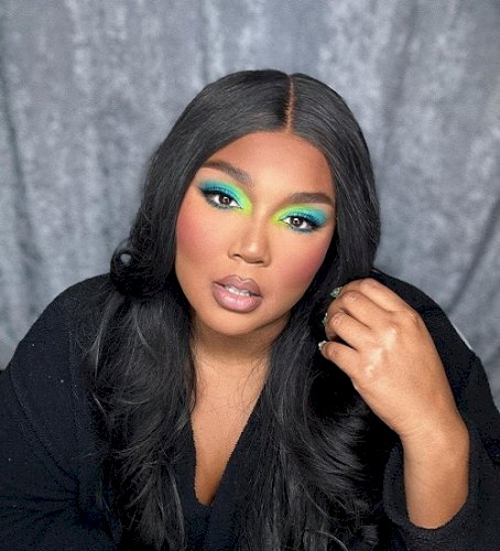 Lizzo channels Beyonce as she enjoys her blonde era