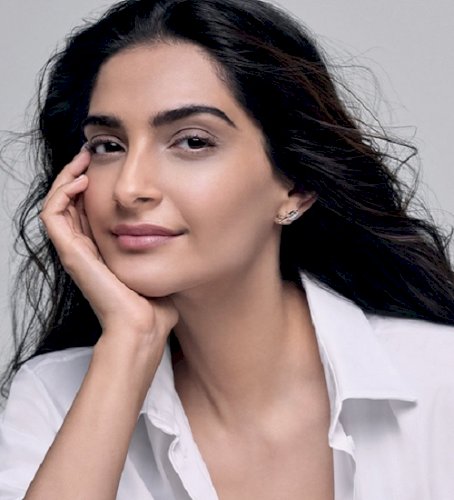 Sonam Kapoor donates 12 inches of her hair to charity