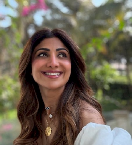Shilpa Shetty celebrates 18 years of ‘Apne’ with Dharmendra and Sunny Deol