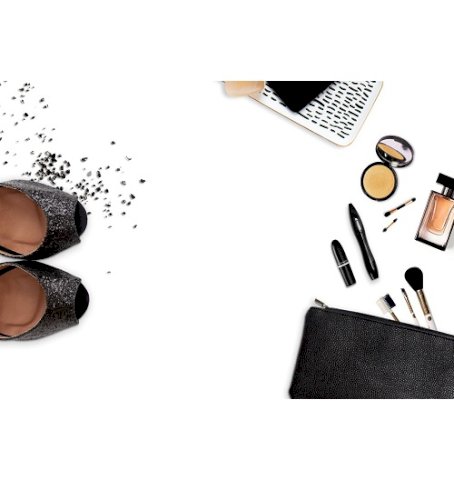 Effortless Glam: Beauty Essentials for a Chic Night Out