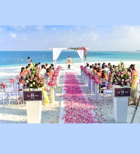Seaside Romance: The Magic of a Dreamy Beach Wedding
