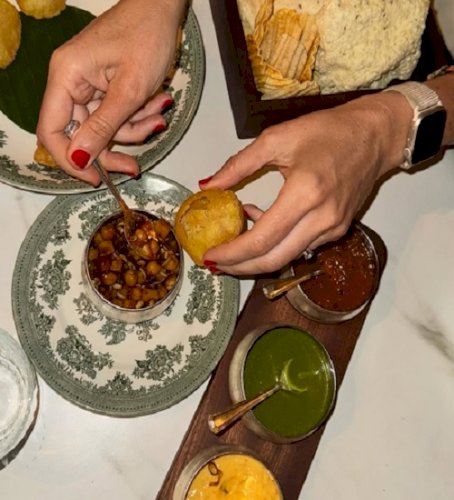 Jessica Alba treats herself to golgappas in London