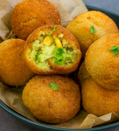 Crispy Cheese Corn Balls