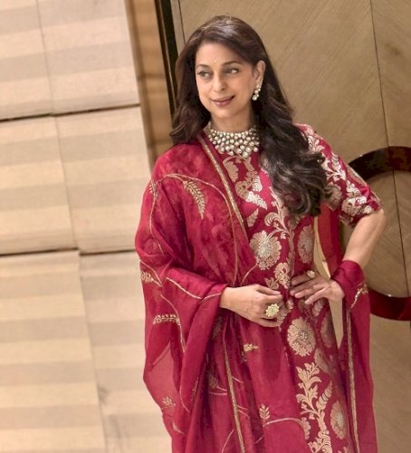 Juhi Chawla congratulates SRK on National Award win