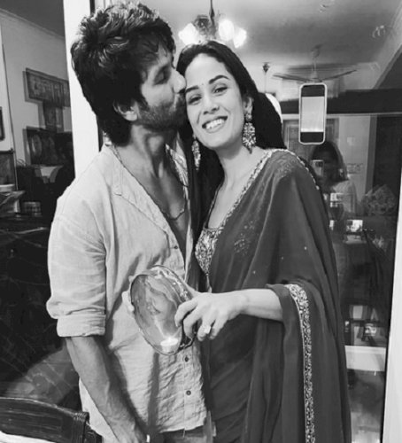 Mira Rajput says 'real dream is love' as she poses with hubby Shahid Kapoor in a romantic click