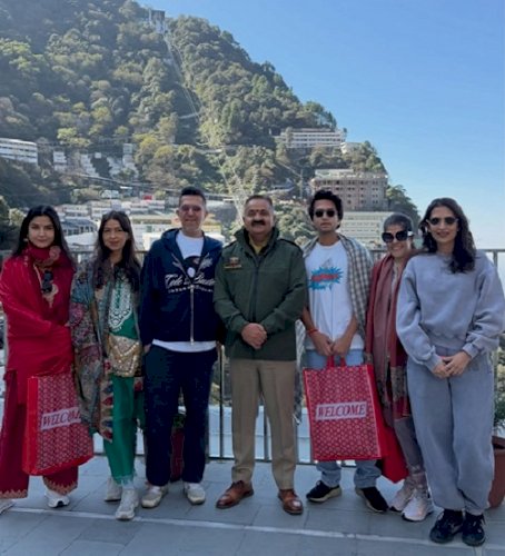 Maheep Kapoor calls her first trip to Vaishno Devi with Bhavana Pandey ‘magical’