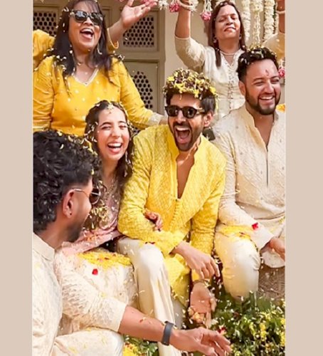 Kartik Aaryan cannot contain his excitement at sister Kritika's flower haldi ceremony