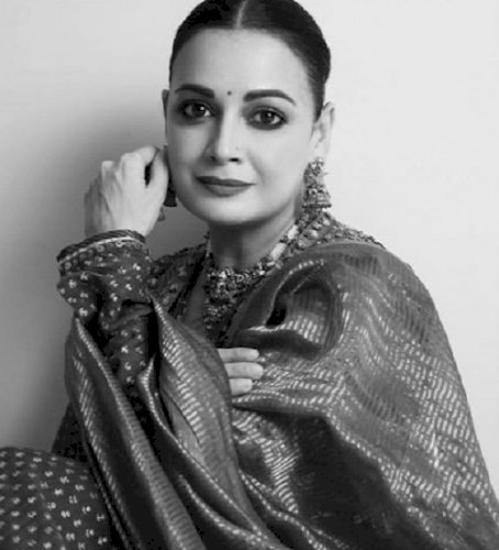 Kareena Kapoor sends love & happiness to Dia Mirza on her birthday