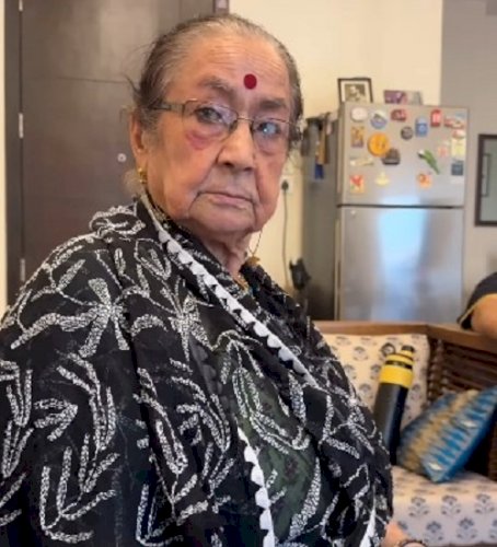 Anupam Kher reveals why mother Dulari was upset and scolded him