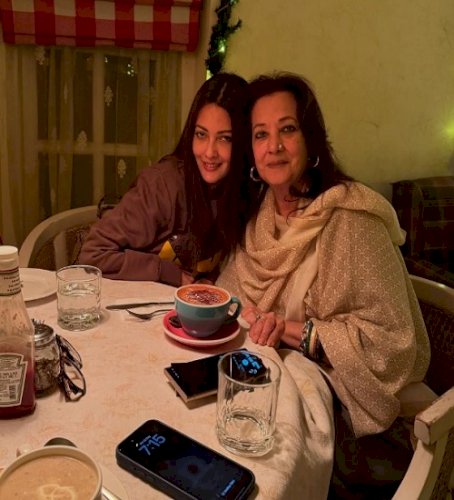 Riyaa Senn poses with mom Moon Moon in cute little cafe in Dehradun