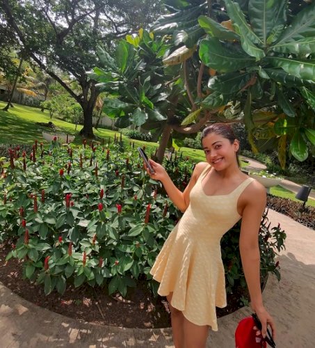 Rashmika Mandanna makes the most of her short 'girl's trip' to Sri Lanka