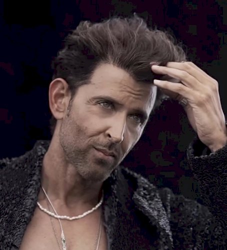 Hrithik Roshan flaunts washboard abs, says ‘vibes on, control off’