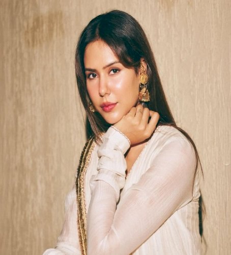 Sonam Bajwa’s midnight ‘sunglass haul’ turns into chaos: Who asked me to do this?
