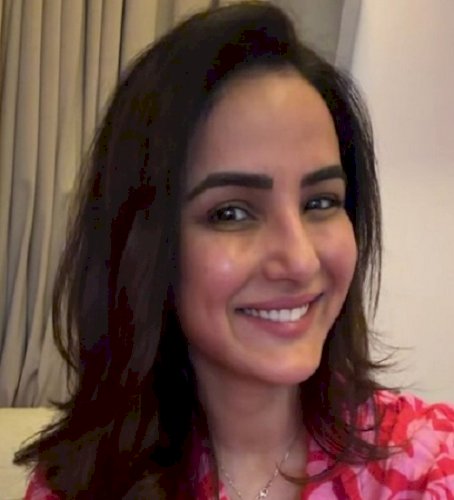 Jasmin Bhasin celebrates ‘good skin day’ with no filters, no make-up