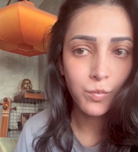 Shruti Haasan tries a fun snack recipe on her day off